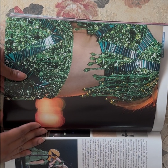 Taylor Swift Magazine: The Eras Tour Recap - Picture 5 of 6